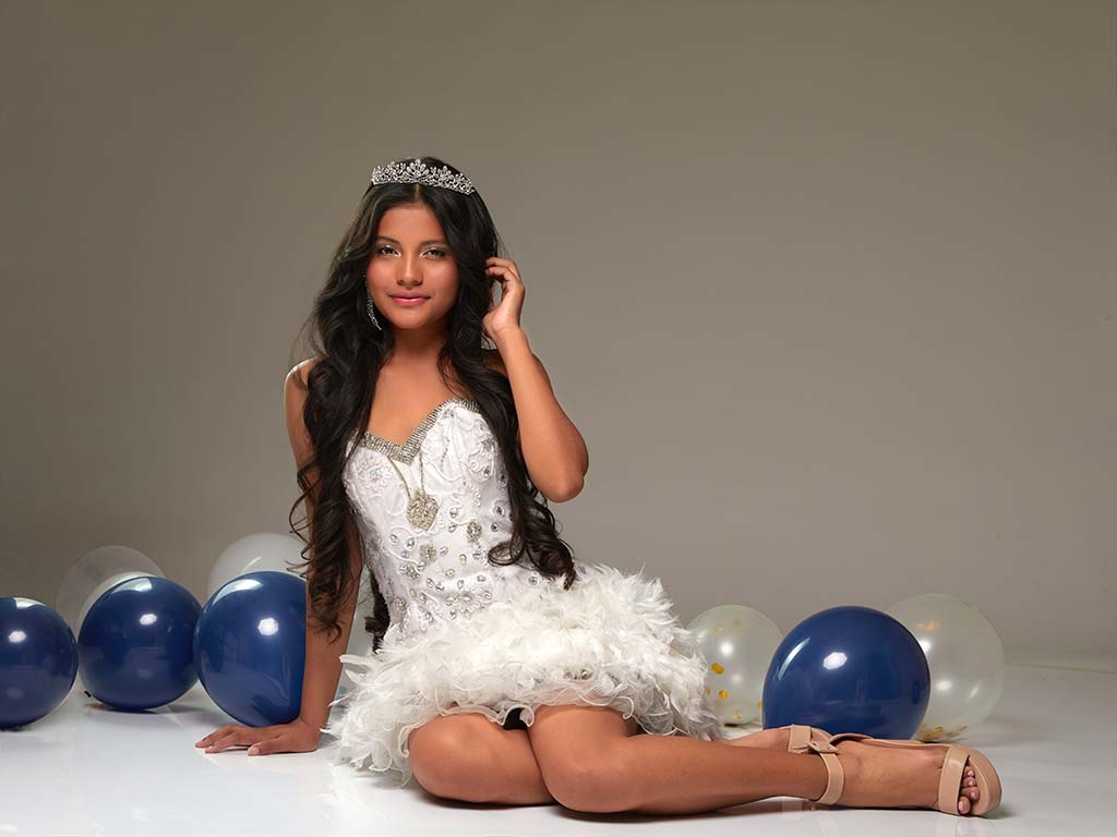 Book fotográfico juvenil para celebración de 15 años.